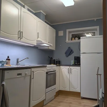 Hillside Top-row Apartment, Stunning Views * Tromsø