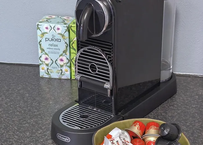 Hillside Top-row Apartment, Stunning Views