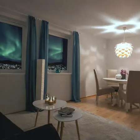 Hillside Top-row Apartment, Stunning Views Lägenhet *