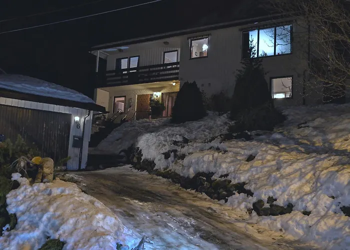 Hillside Top-row Apartment, Stunning Views * Tromsø