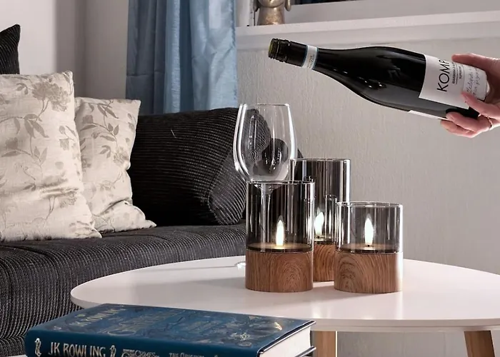 Hillside Top-row Apartment, Stunning Views